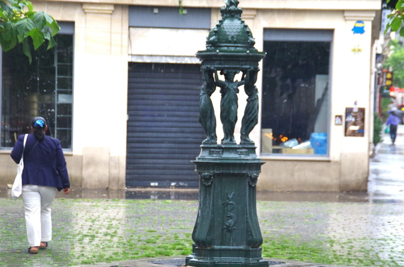 Pétition contre l’implantation d’une supérette : à Paris, ces célébrités en veulent-elles vraiment à Carrefour City ?