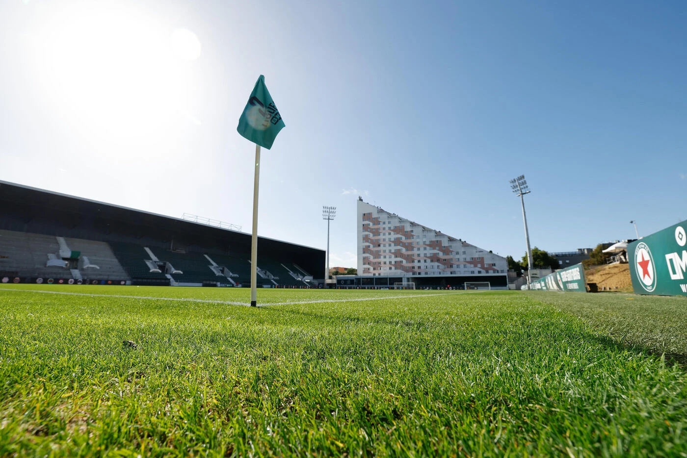 Ivre avant un match amateur en Angleterre, la mascotte d’un club se fait exclure du stade
