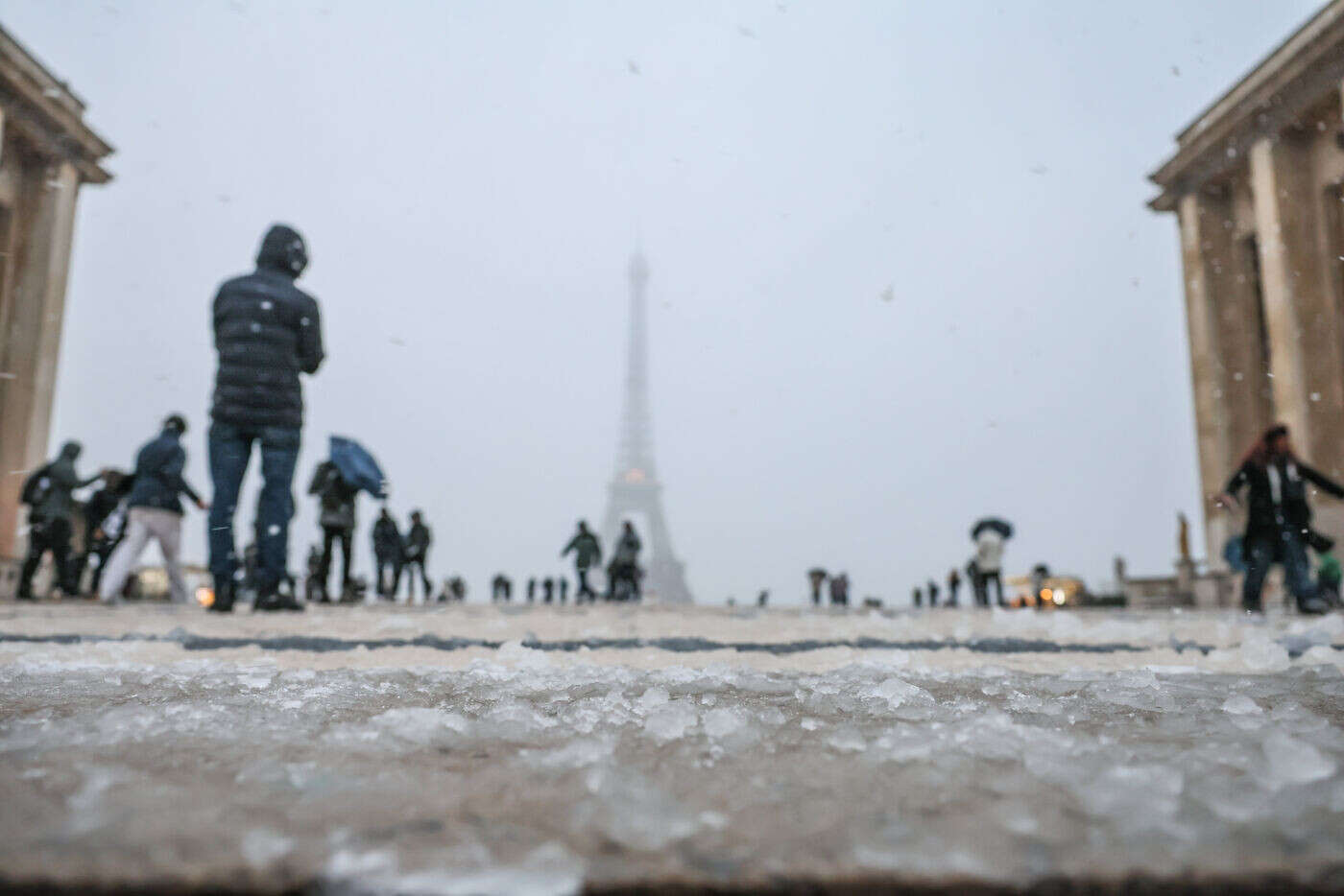 DIRECT. Neige et verglas : vitesse abaissée en Île-de-France, appel à la prudence dans le Nord... un épisode bref mais intense redouté