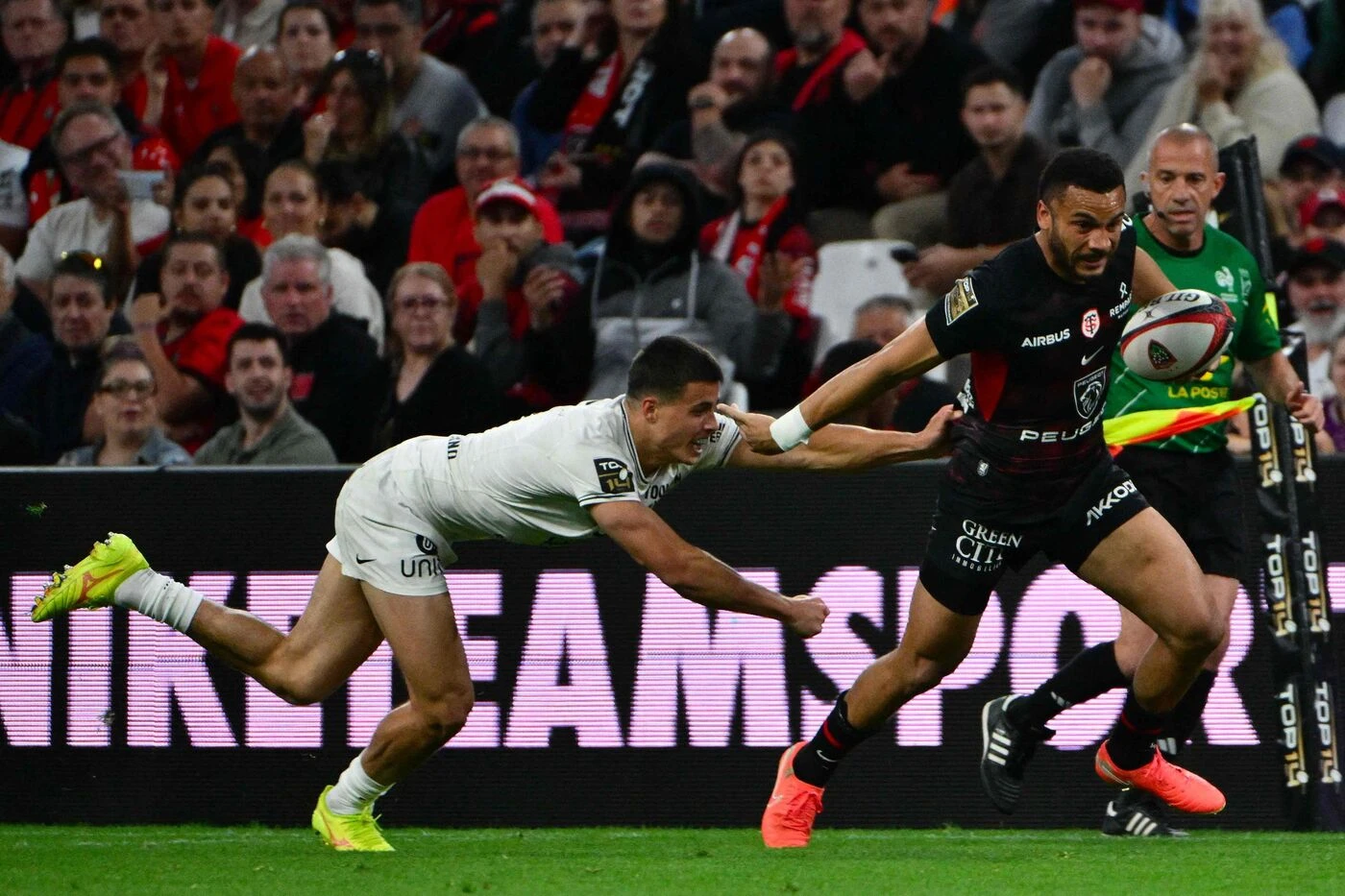 Top 14 : Toulouse écrase Toulon au stade Vélodrome et se qualifie déjà pour les demi-finales
