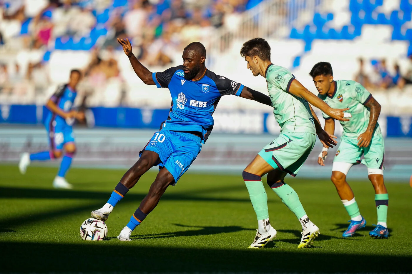 Football : à la veille de ses débuts en Liga, Levante ne compte que dix joueurs inscrits et pas de gardien