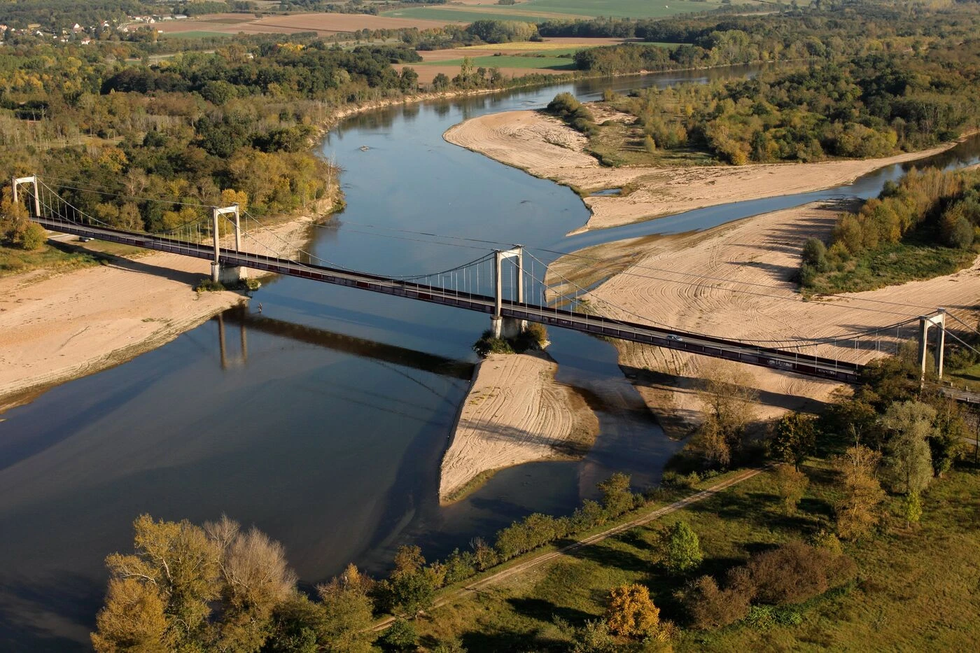 « Je ne suis plus tranquille » : vétuste et rongé par la corrosion, ce pont qui enjambe la Loire inquiète ses 4 500 usagers