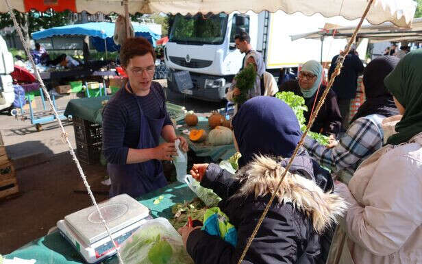 « Aucun de nos légumes n’a pris l’avion » : au marché du Val-Fourré, ils vendent leurs récoltes en direct 