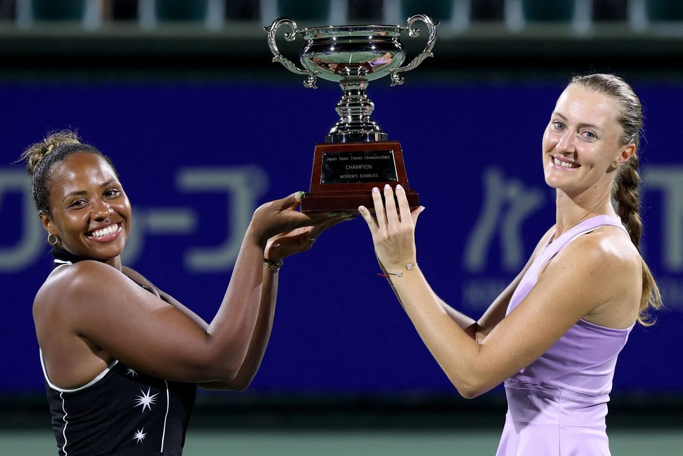 Tennis : les images de la joie de Kristina Mladenovic après son inattendu 29e sacre en double