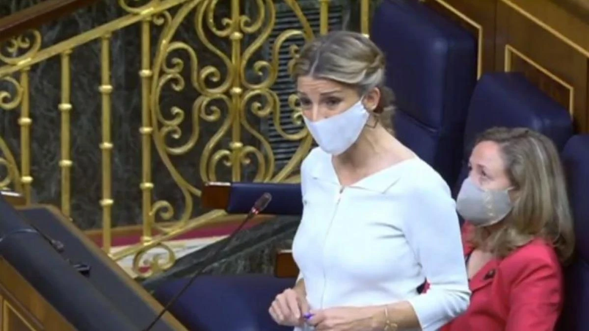 La mirada el cielo de Nadia Calviño cuando Yolanda Díaz promete la derogación de la reforma laboral