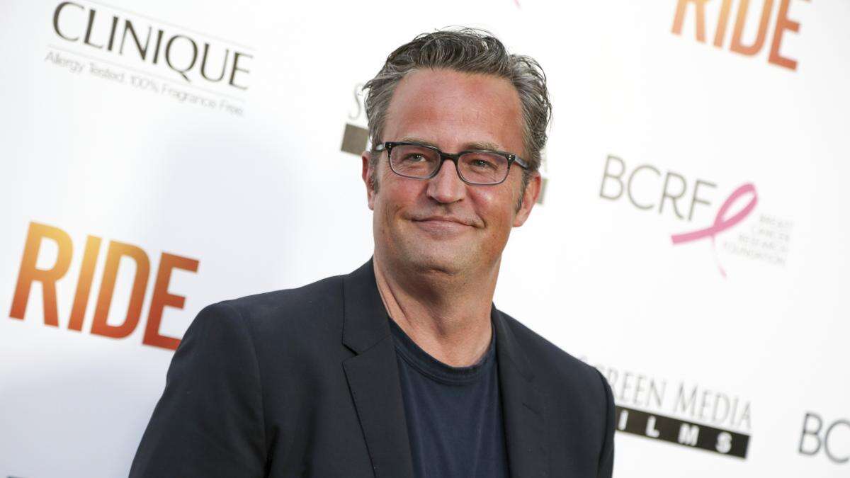 La ex de Matthew Perry ve irregularidades en su muerte y pide que se reabra el caso: un médico le suministraba drogas