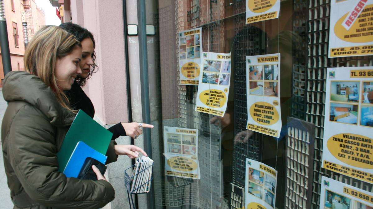 Los jóvenes españoles tienen la mitad de vivienda en propiedad que sus padres a su edad