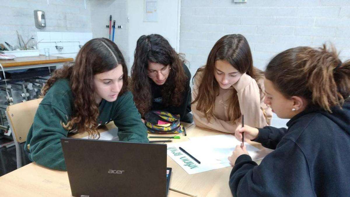 Los estudiantes catalanes despuntan en competencias digitales, situándose al nivel de los daneses