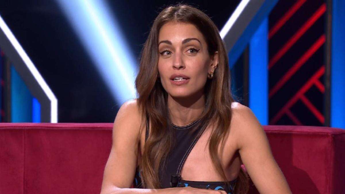 Hiba Abouk da un paso radical tras destaparse sus fotos con Escassi: ''Has caído en lo peor''