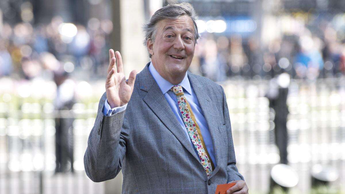 El actor Stephen Fry revela que vomitaba cinco veces al día por tomar Ozempic