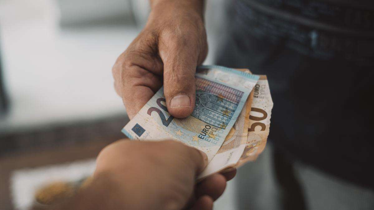 Cómo evitar líos con el fisco al prestar o regalar dinero a los hijos