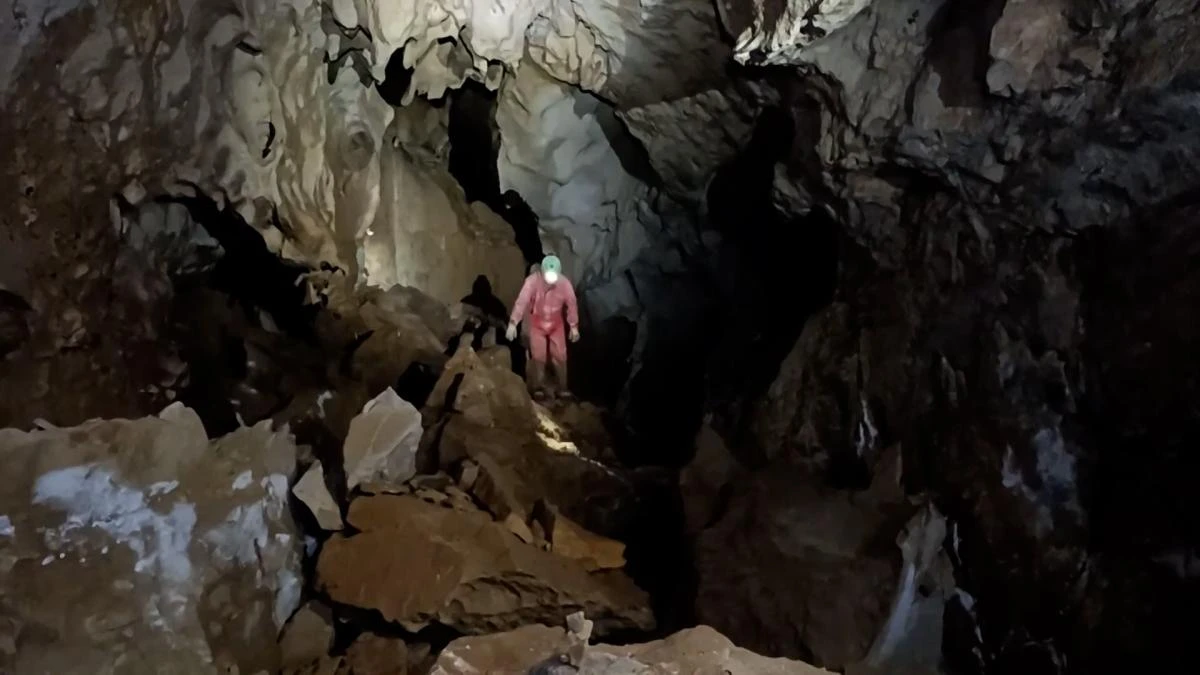 Cantabria activa un operativo de rescate en cueva de tres espeleólogos catalanes