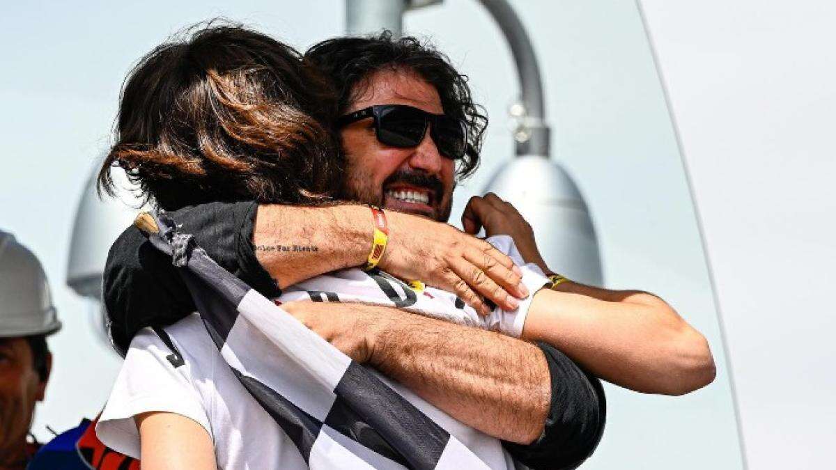 Antonio Orozco y su hijo protagonizan uno de los momentos más emotivos del GP de Catalunya: “Orgulloso”