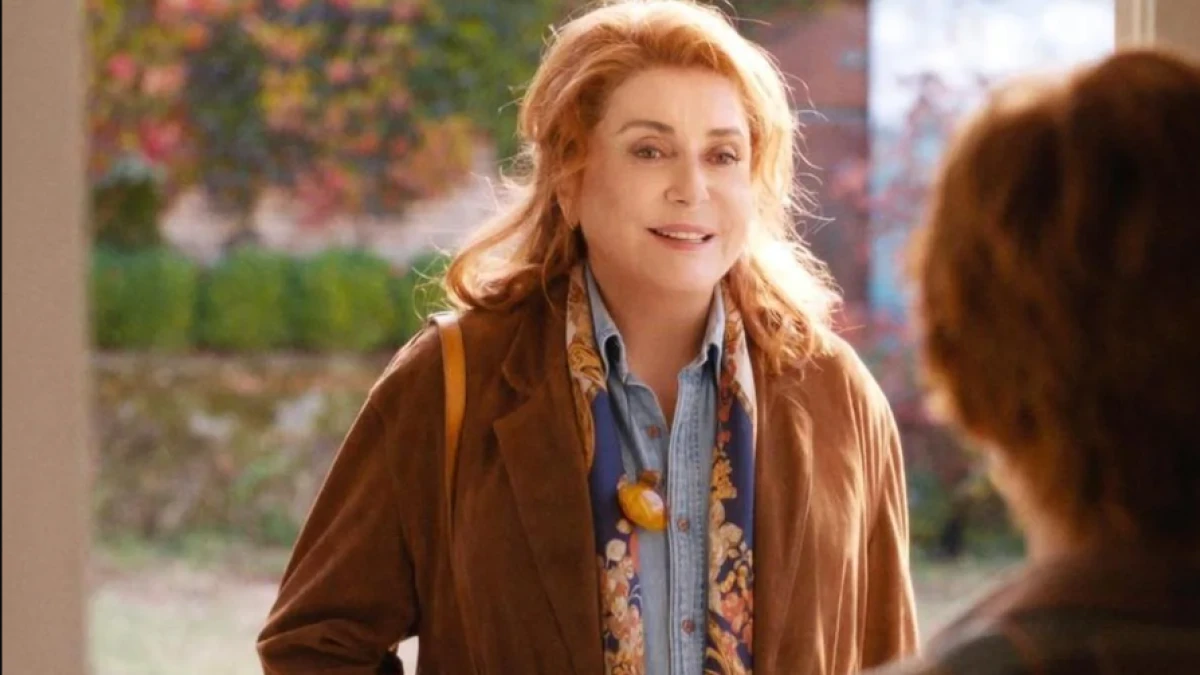 Catherine Deneuve, una abuela hippy y encantadora