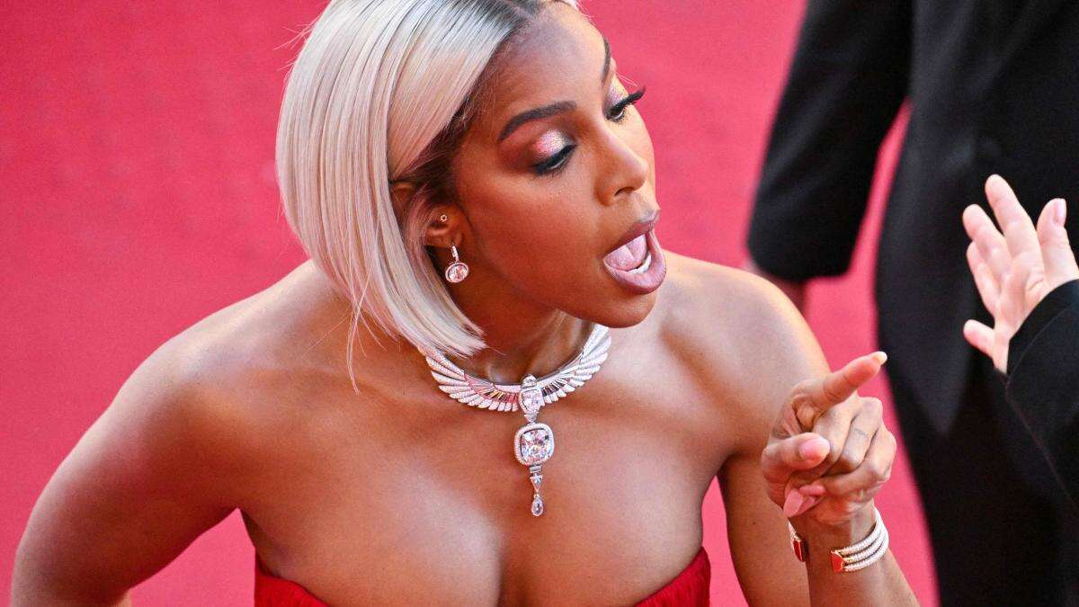 El tenso momento de Kelly Rowland con una empleada de seguridad de Cannes: “¡No me hables así!”