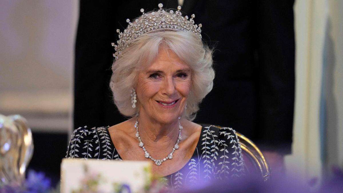 Camila estrena la tiara favorita de Isabel II, la única que ha visitado España