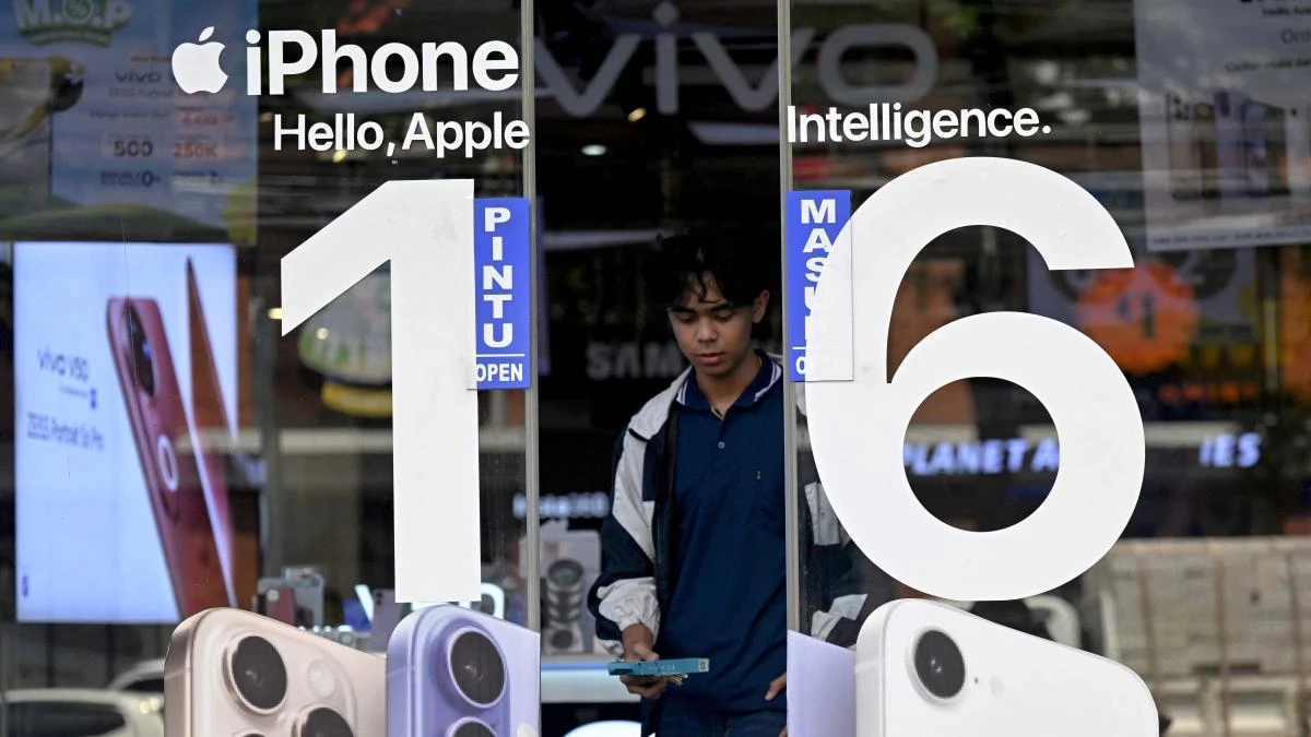 Trump capitula aún más al sacar los teléfonos y los electrónicos de los aranceles del 145% a China