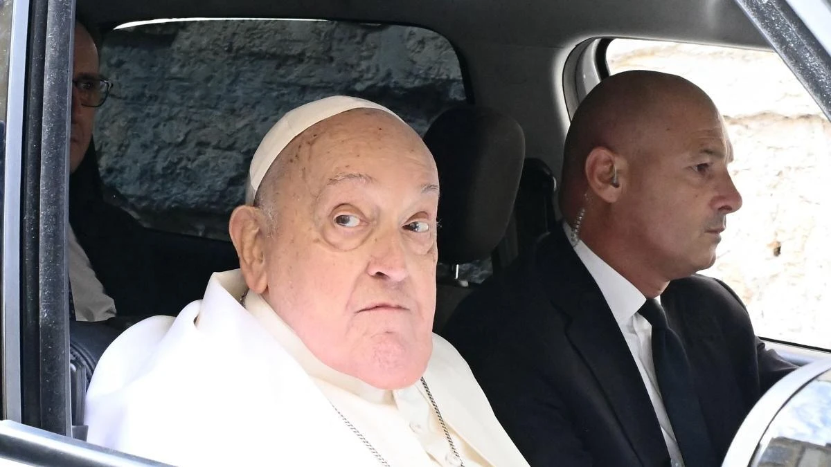 El papa Francisco visita a los presos de la cárcel romana Regina Coeli