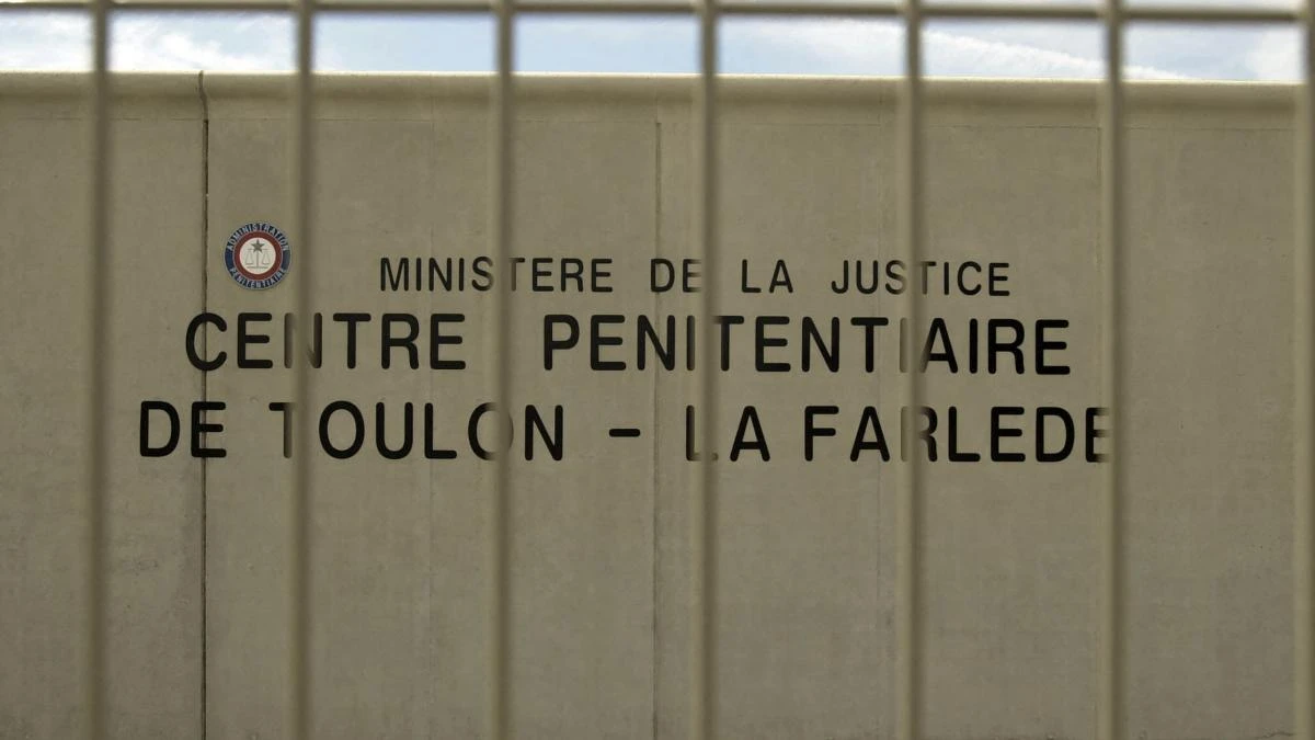 Francia sufre una oleada de ataques en cárceles de todo el país