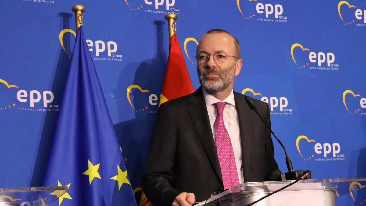 El líder del PPE reivindica en València la centralidad ante los ultranacionalistas