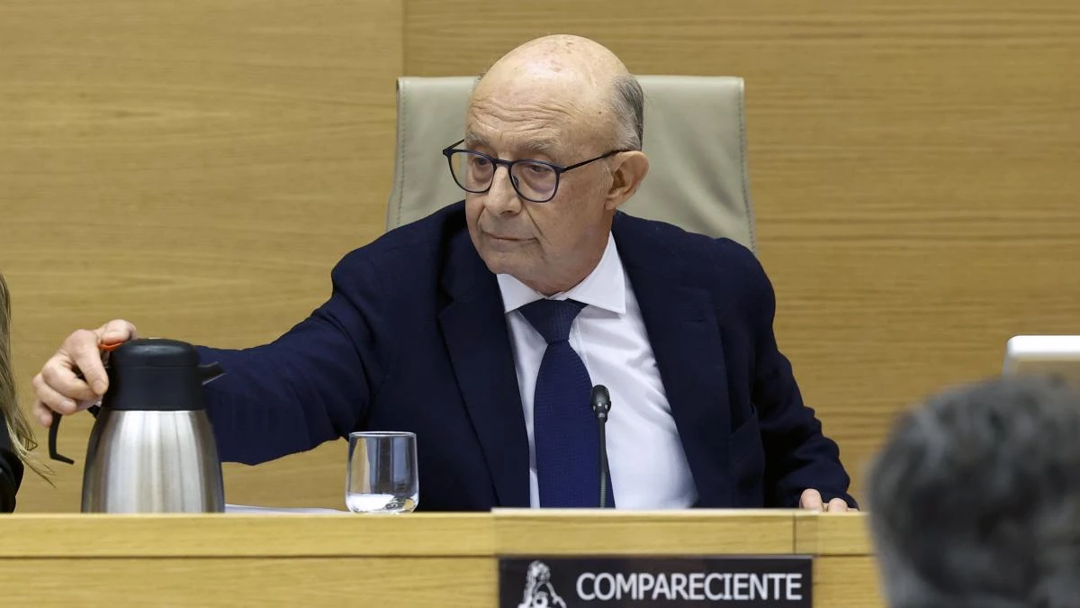 Los correos de la trama de Hacienda: “la vía directa, como siempre, es pagar al despacho que tiene contacto directo con Montoro”