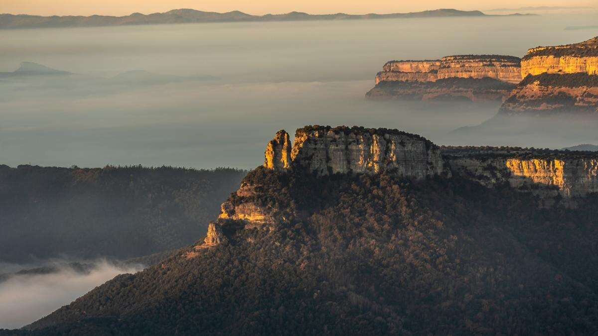 Las cascadas de niebla sobre el pantano de Susqueda, ¿desde dónde puedes verlo mejor?