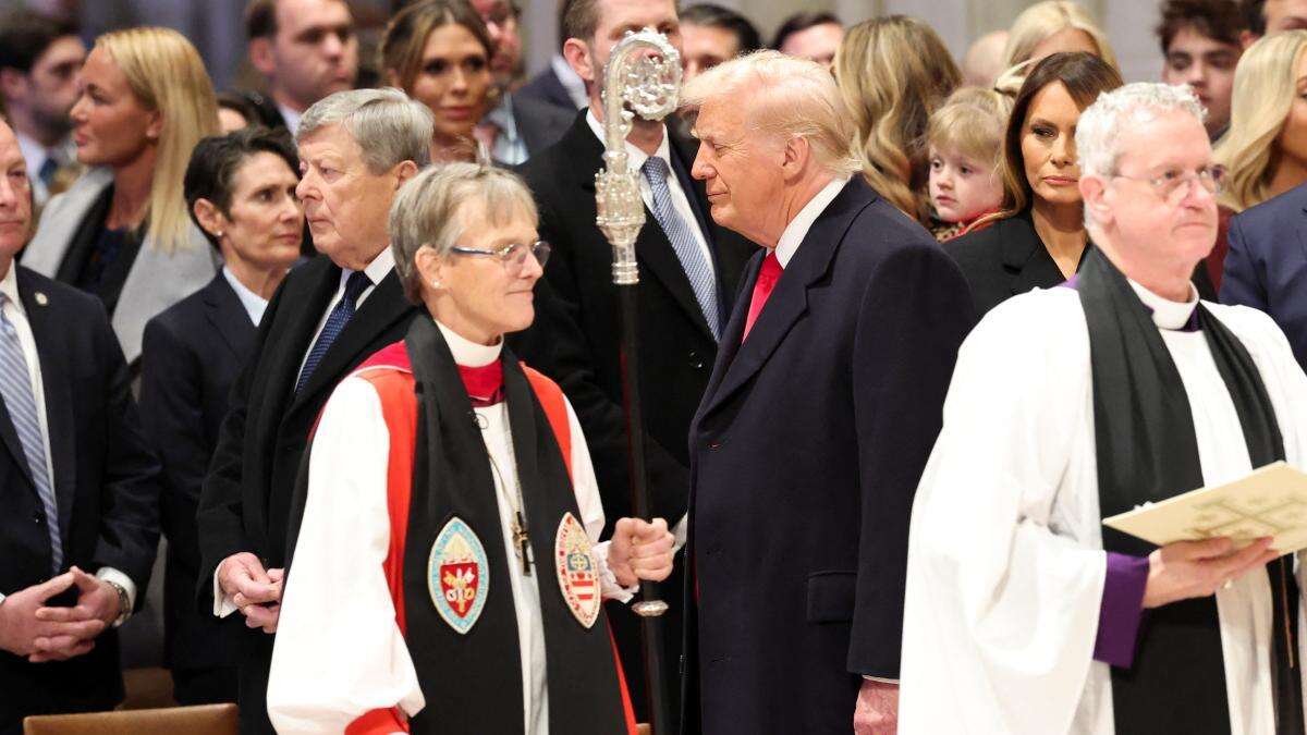 Trump recibe un sermón sobre inmigrantes y jóvenes LGTB en su primer día en el cargo