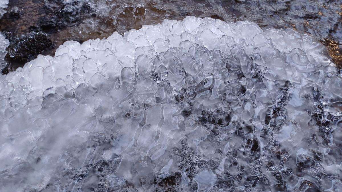 Perlas de hielo en el Salt del Molí d'en Ballús