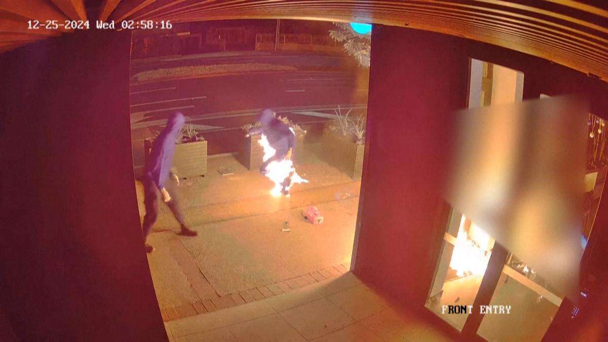 Un pirómano en Australia sufre quemaduras al prender sus pantalones mientras provocaba un incendio