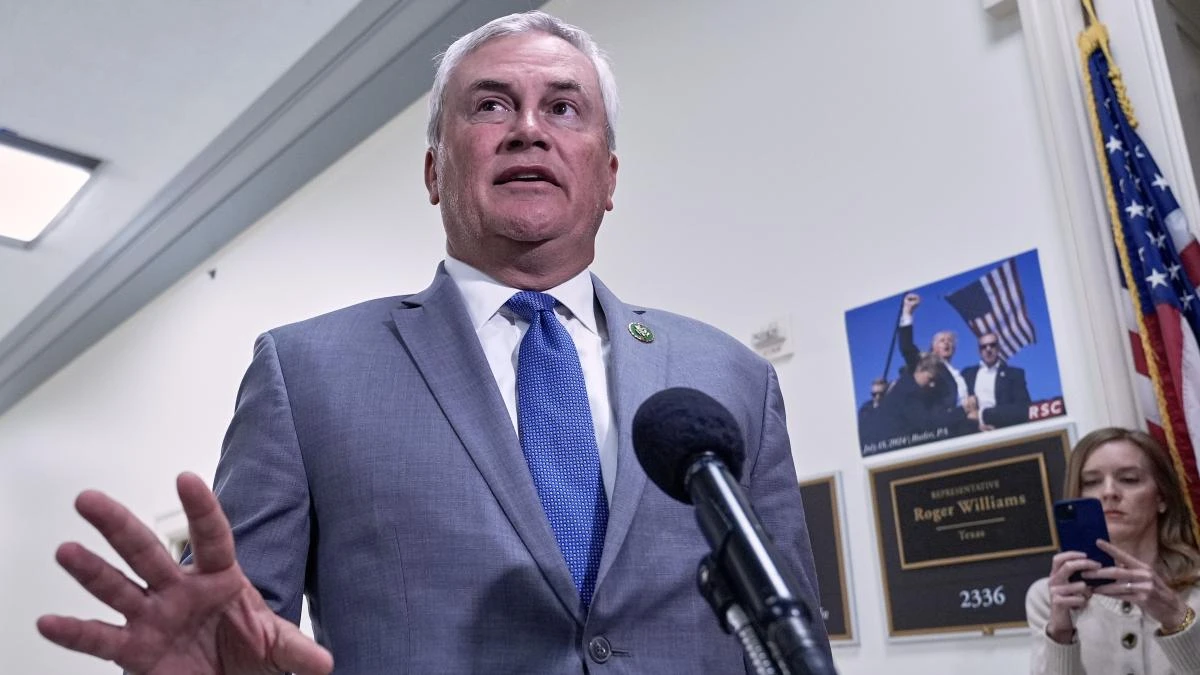 Legisladores republicanos insisten en sacar papeles de Epstein pese a Trump