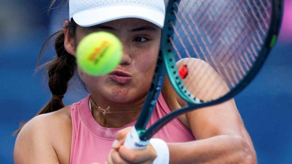 Raducanu se une al público para reclamar a la juez de silla que eche del estadio a un bebé que lloraba durante su partido contra Sabalenka