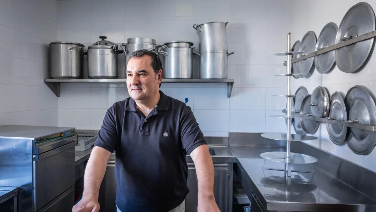 Un cura con alma de chef que da de comer a los pelegrinos del camino de Santiago