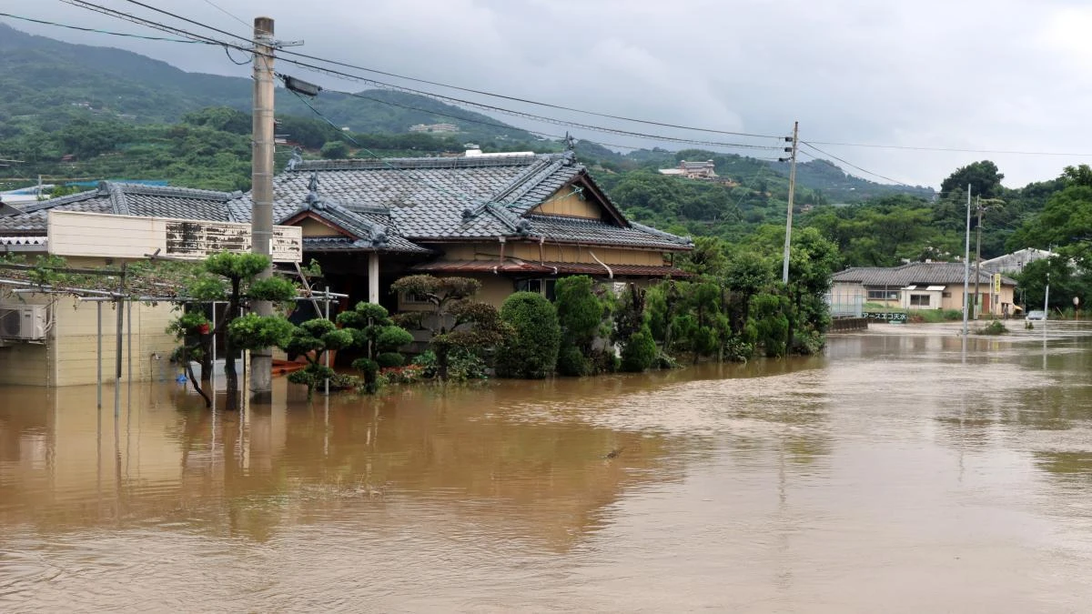 Las lluvias torrenciales de récord en el sudoeste de Japón dejan más de 1.600 evacuados y un fallecido