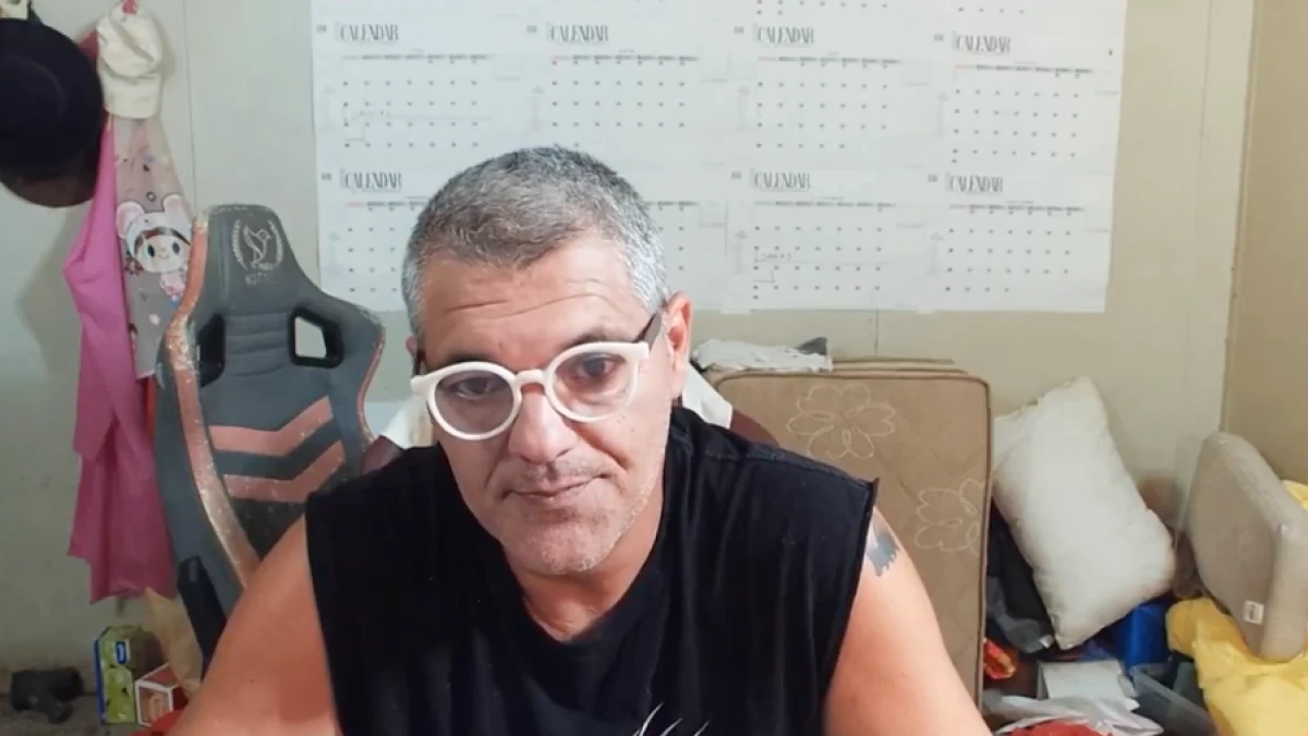 Frank Cuesta enseña el guion que le enviaron para leer en su confesión: “La manipulación, amenazas y sadismo es inaguantable”