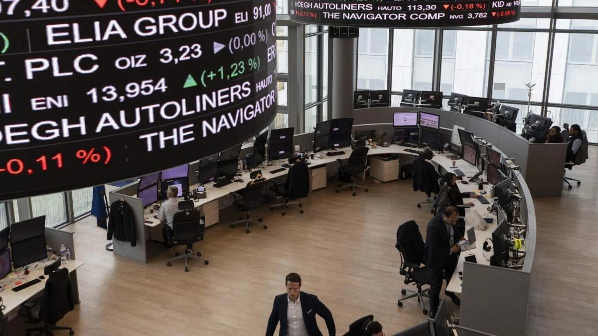 La bolsa de París cae un 2% y contagia ligeras pérdidas a las principales plazas europeas