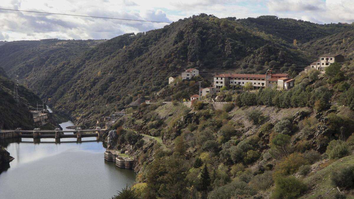 El estadounidense que ha comprado una aldea vacía en Zamora: “Suena a locura, pero supe que era mi futuro”