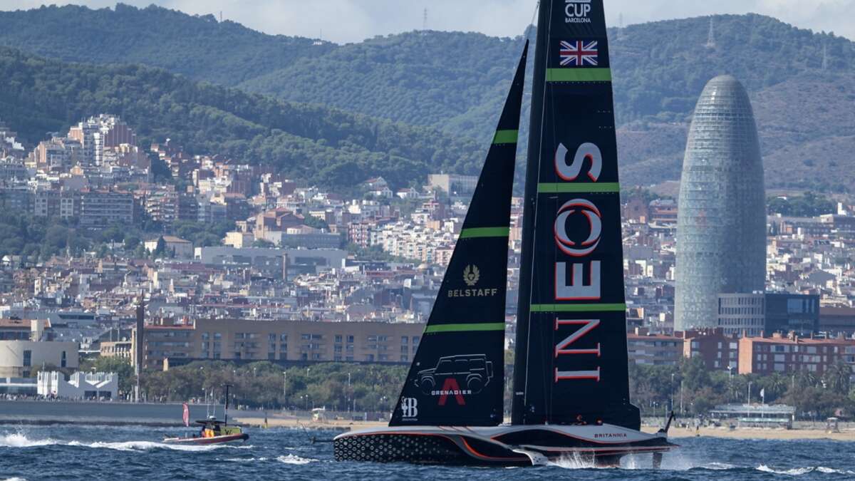 El INEOS Britannia gana a Luna Rossa en la fase de clasificación