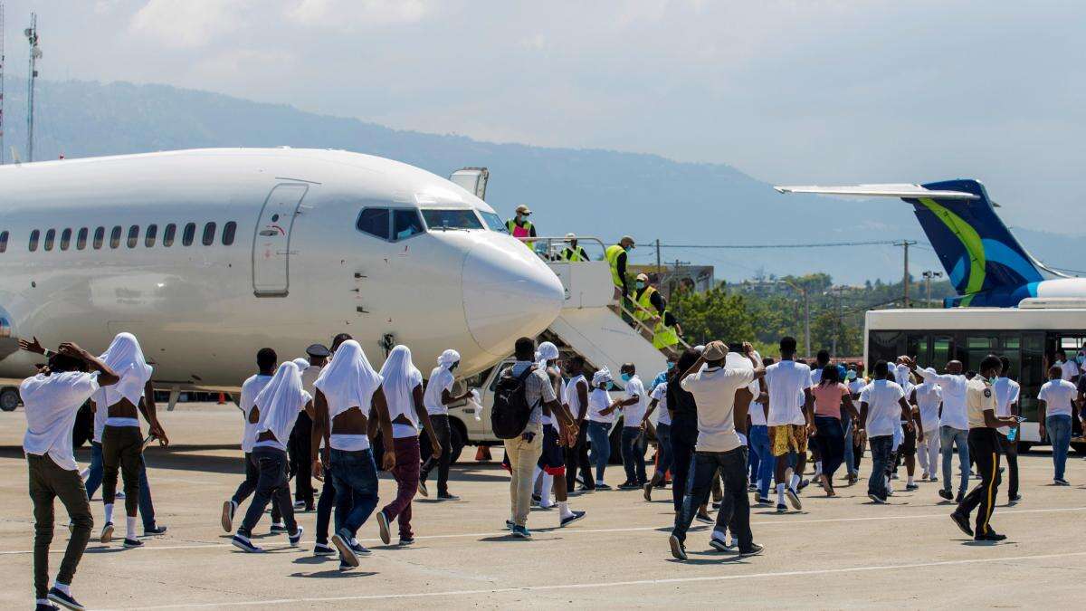 EE.UU. deportará a medio millón de haitianos acogidos legalmente