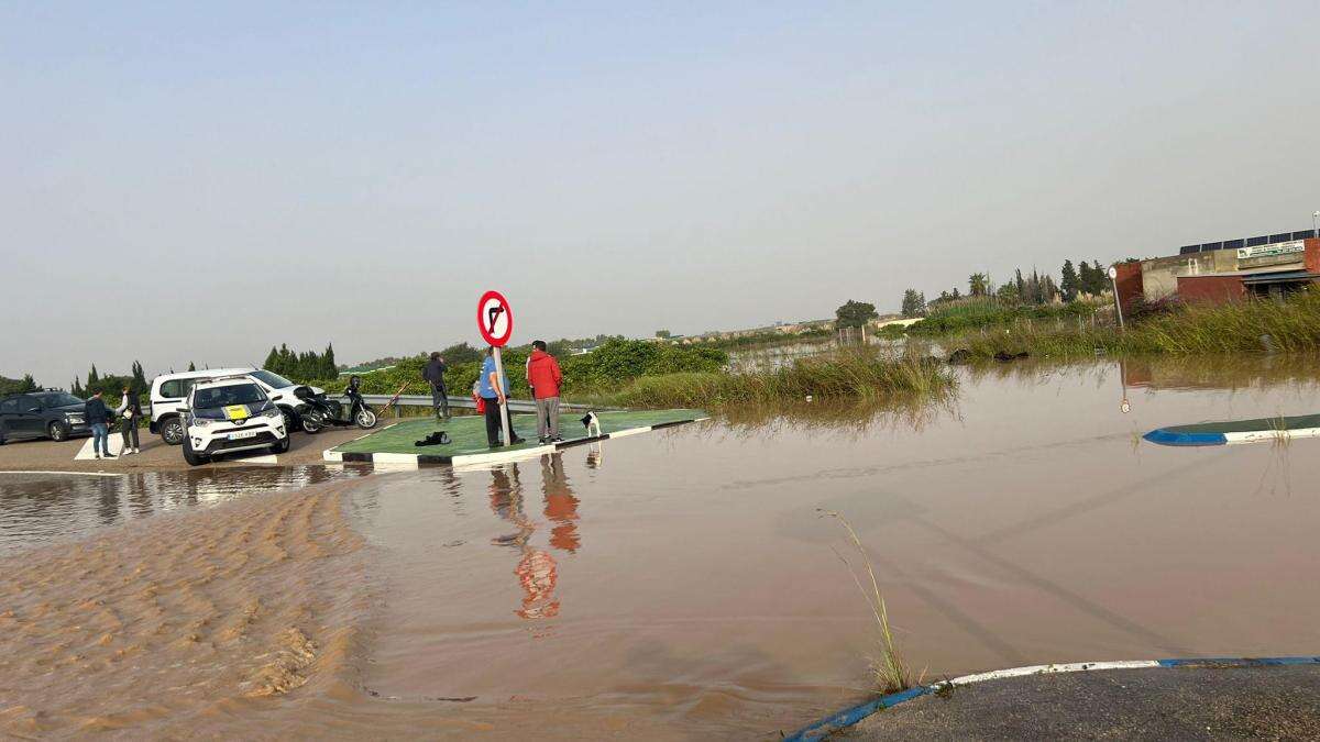 El desbordamiento del río Xúquer obliga a rescatar a 26 personas en la localidad de Cullera