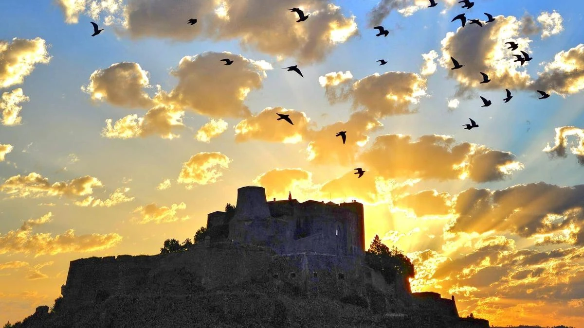 El gran amanecer del castillo de Cardona