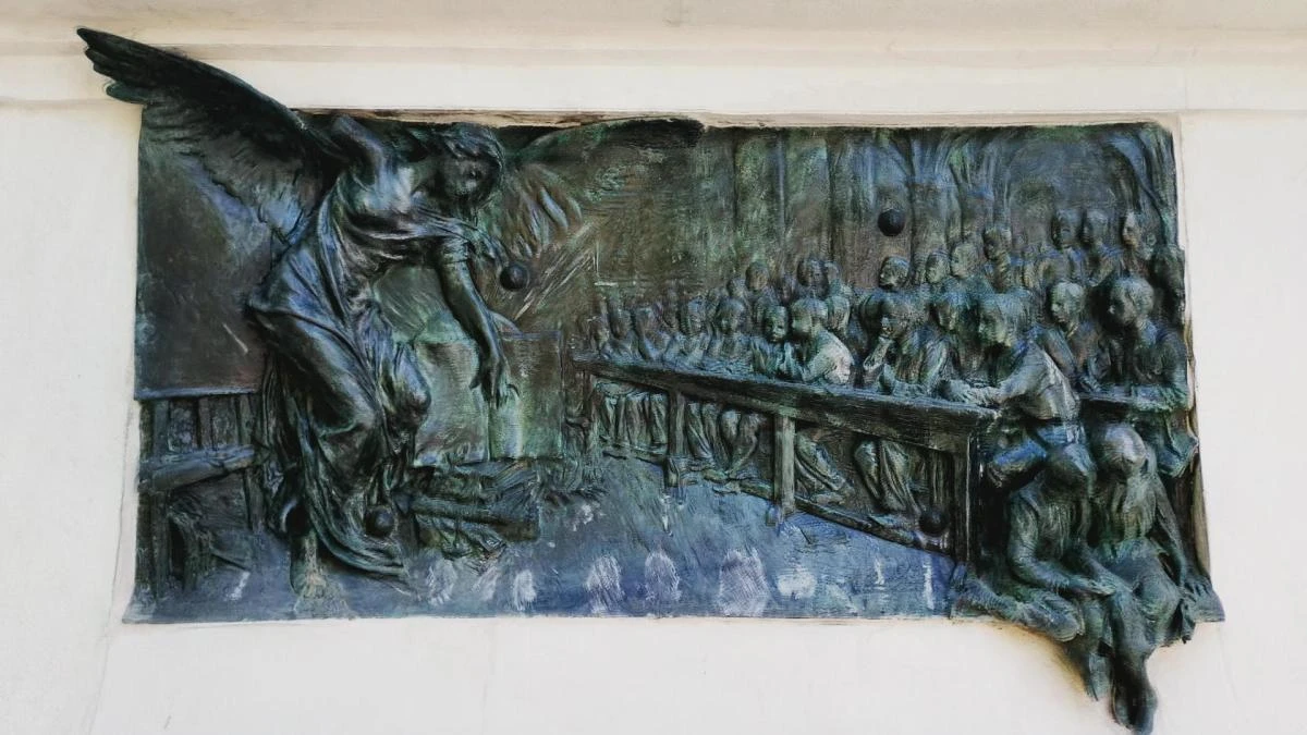 El simbólico monumento a Claudio Moyano