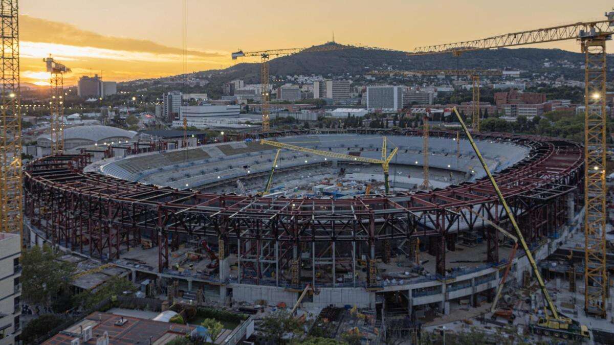 Una pelea entre una veintena de trabajadores de las obras del Camp Nou acaba con seis heridos leves