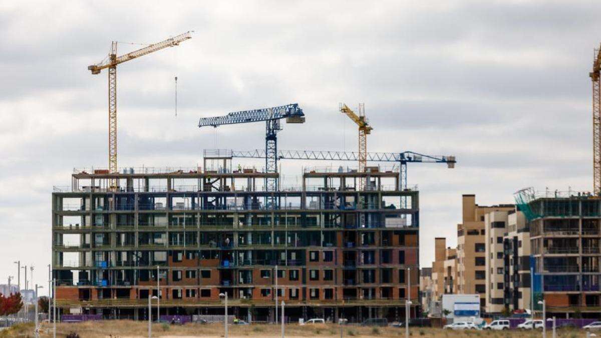 Cien ciudades no pueden construir más vivienda por el bloqueo de la ley del Suelo