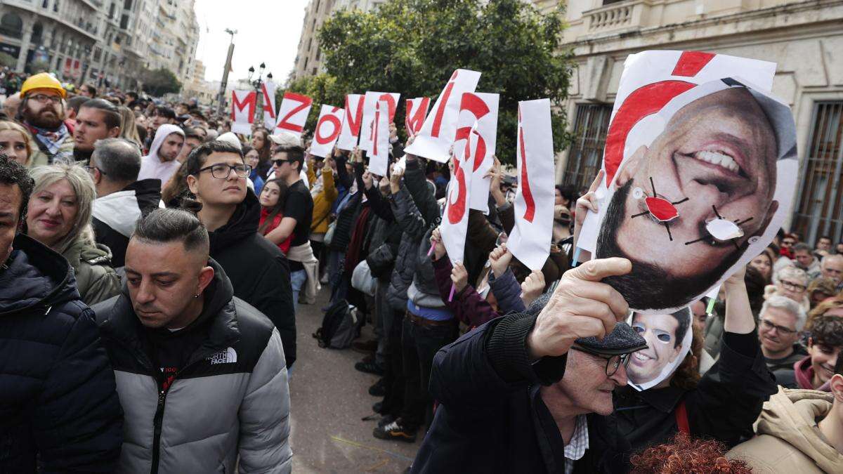 Cinquena manifestació contra Mazón mentre creix la pressió contra el president valencià