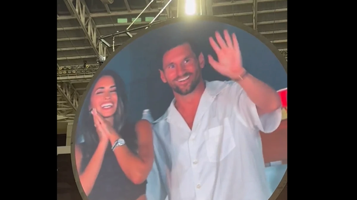 Messi y Antonella, “pillados” por la 'kiss cam' viral de Coldplay