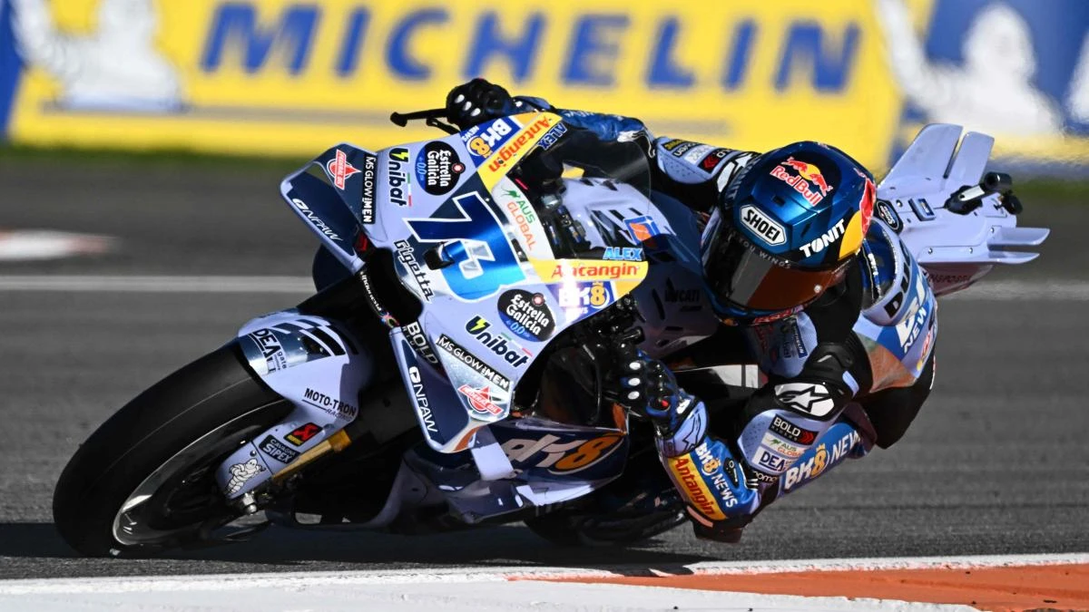 Alex Márquez se pasea en Valencia ante Pedro Acosta