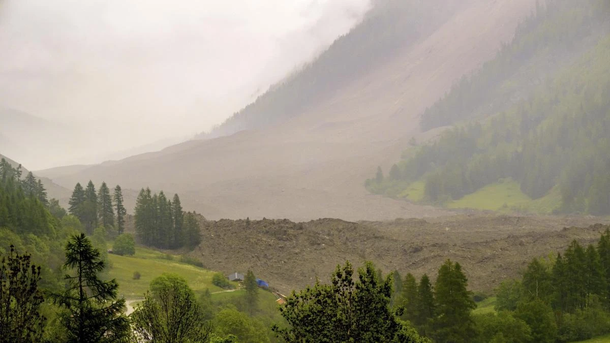 El colapso del glaciar Birch destruye parcialmente un pueblo en Suiza