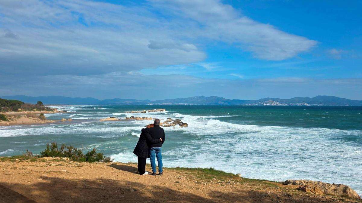 El abrazo humano de Empúries