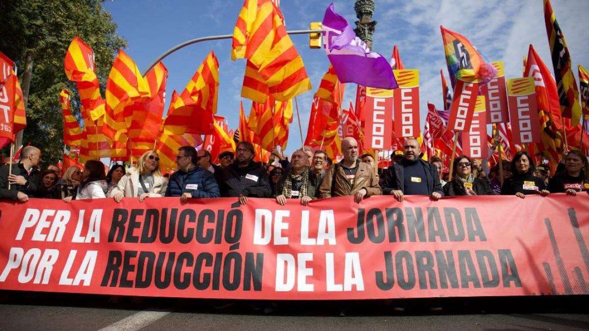 UGT y CC.OO. presionan a Junts en Barcelona para reducir la jornada: 