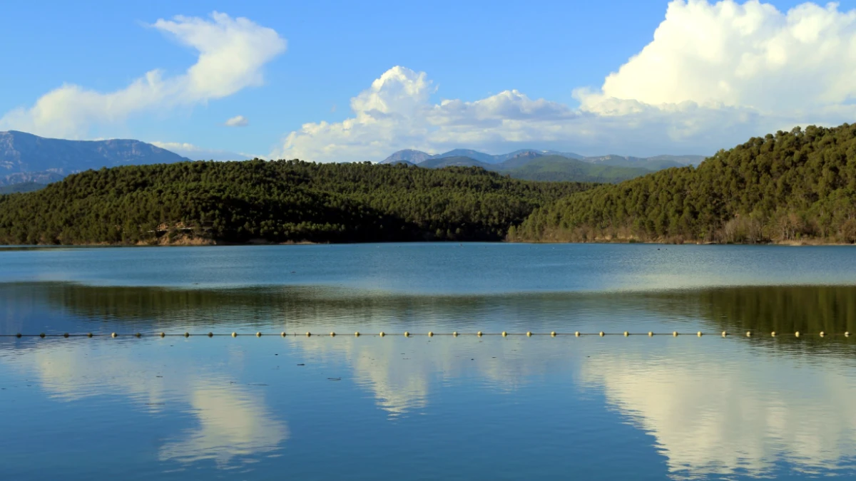 El espejo natural del pantano de Sant Ponç